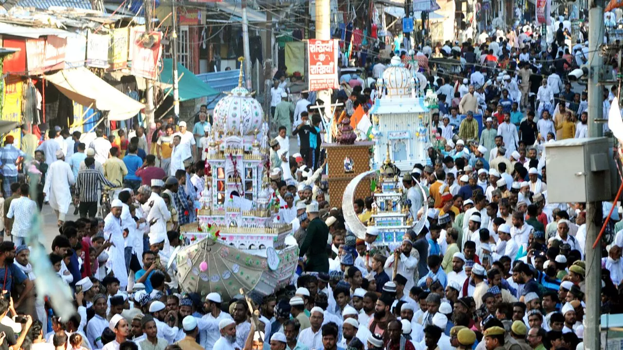 यहां भगवान कृष्ण को सलामी देकर करबला जाते हैं ताजिए, मध्य प्रदेश के भिंडर में 200 साल पुरानी अनूठी परंपरा यहां भगवान कृष्ण को सलामी देकर करबला जाते हैं ताजिए, मध्य प्रदेश के भिंडर में 200 साल पुरानी अनूठी परंपरा
