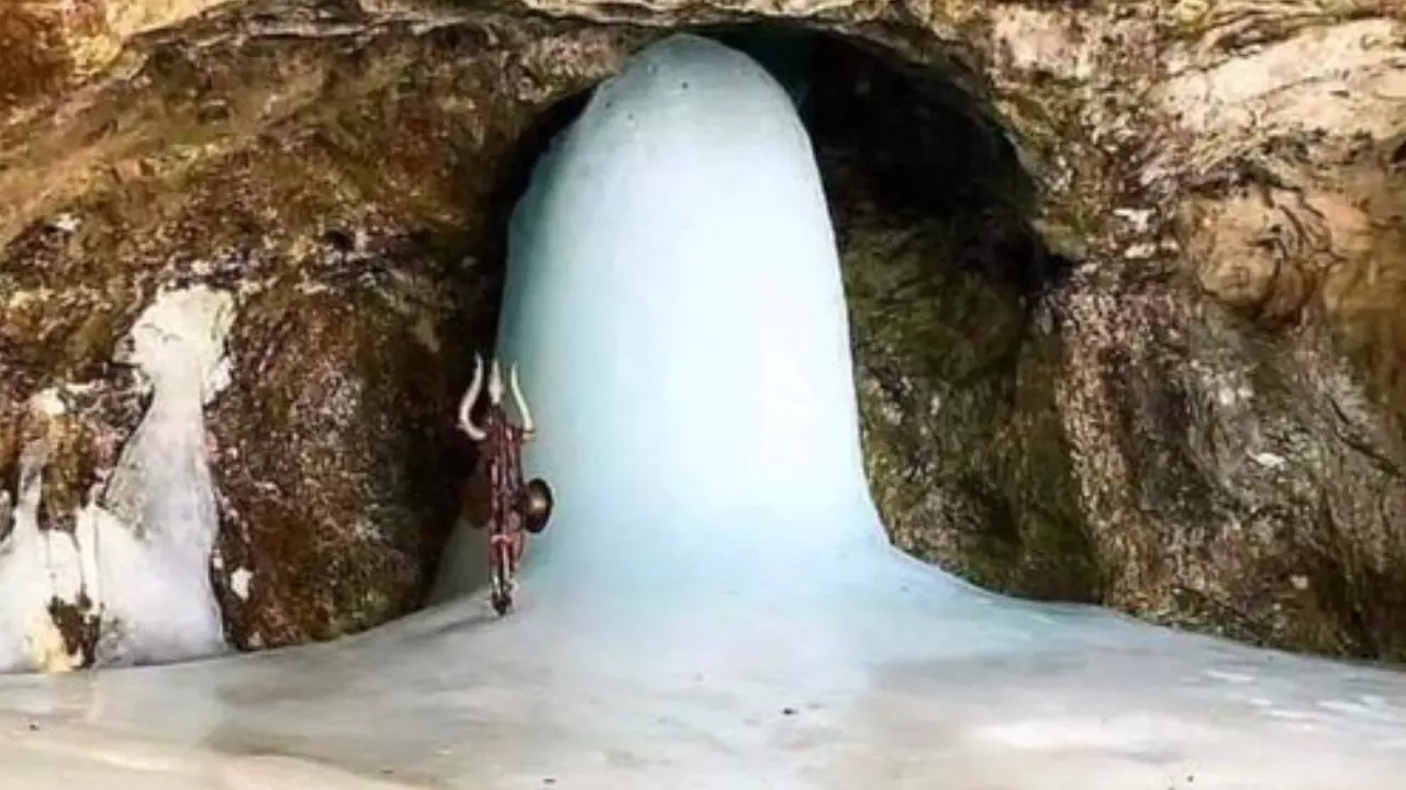 अब उत्तराखंड में बाबा बर्फानी के दर्शन! SDRF ने नेलांग घाटी में खोज निकाला अमरनाथ जैसे शिवलिंग की आकृति