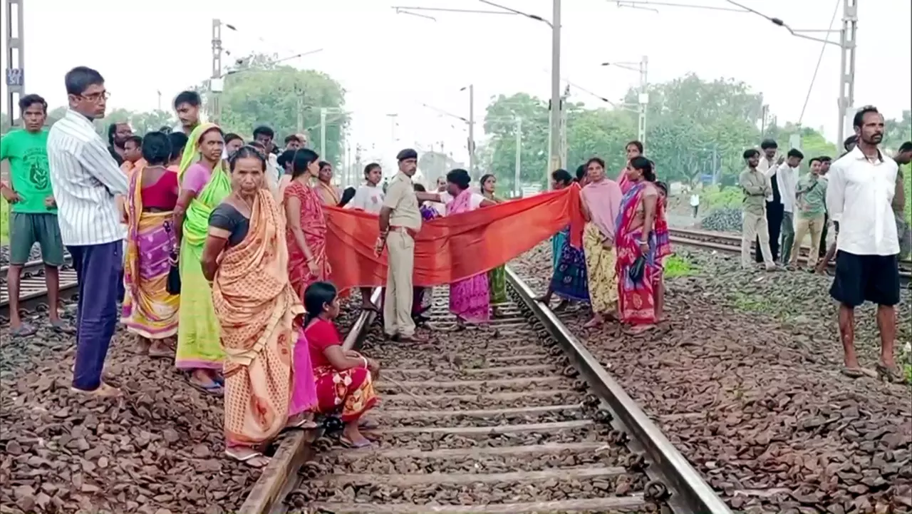 भारत बंद 2025: 25 करोड़ से ज़्यादा श्रमिकों की हड़ताल से ठप हो सकती हैं कई सेवाएं, जानिए क्‍या खुला रहेगा क्‍या बंद