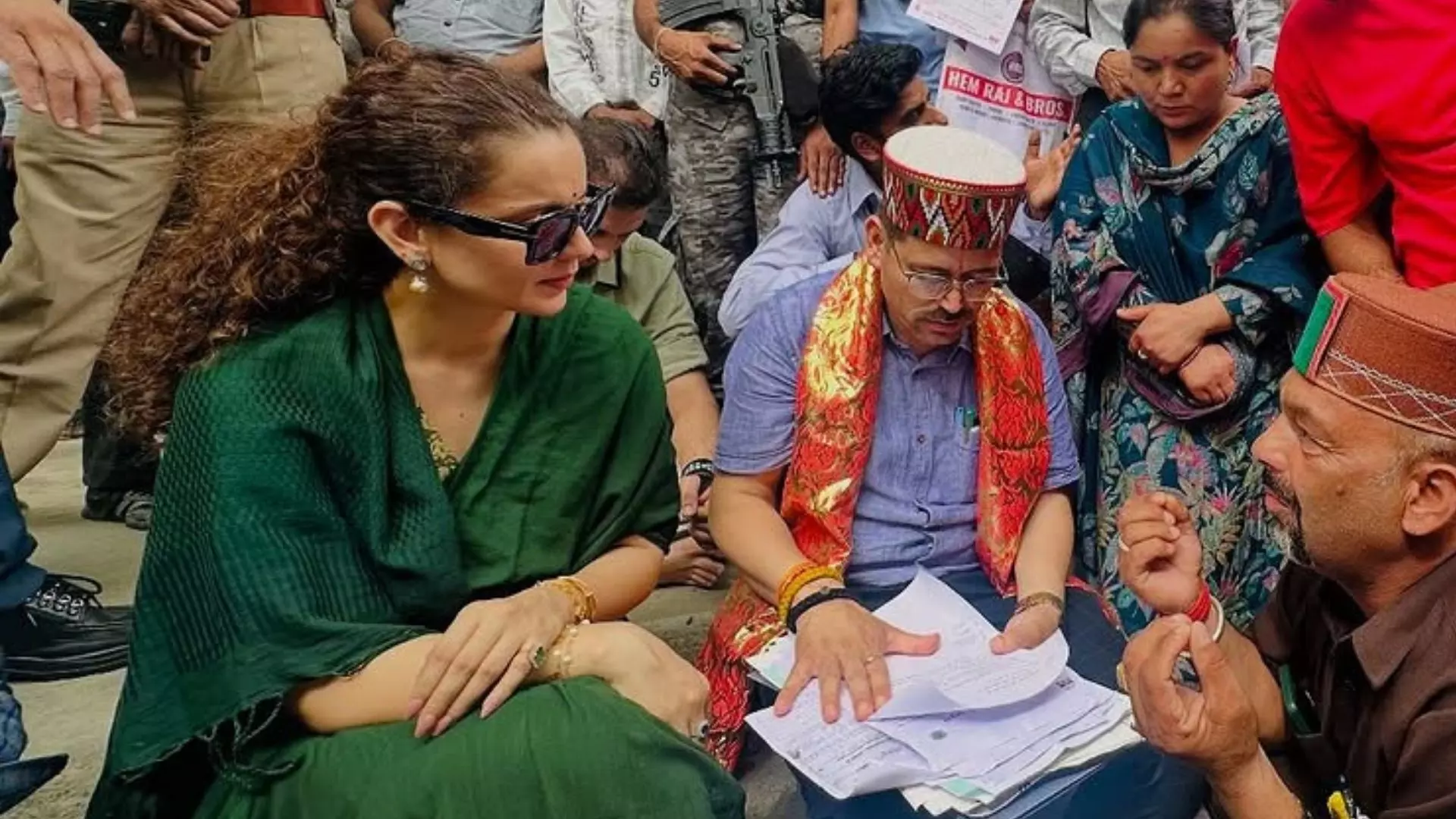 राजनीति मुझे खुशी नहीं दे रही.... मंडी लोकसभा से सांसद बनी Kangana Ranaut ने शेयर की अपनी फीलिंग राजनीति मुझे खुशी नहीं दे रही.... मंडी लोकसभा से सांसद बनी Kangana Ranaut ने शेयर की अपनी फीलिंग