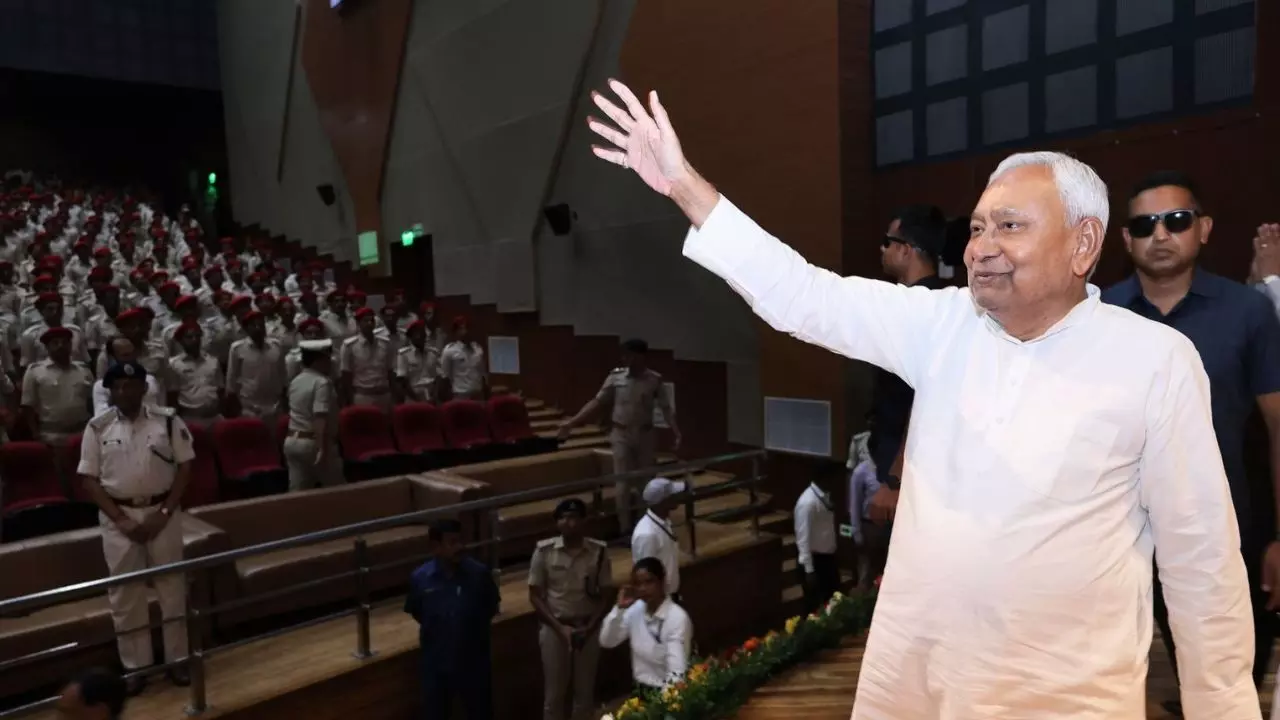 नीतीश कुमार ने बजाई विकास की घंटी!  11 जुलाई को पेंशनधारकों के खातों में आएंगे ₹1227 करोड़, गांव-गांव में होगा उत्सव
