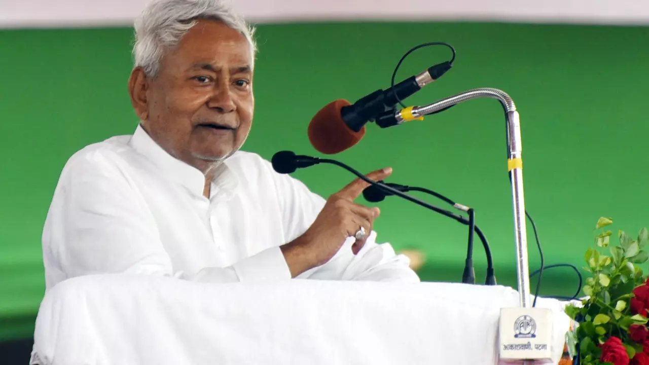 बिहार में ग्राम कचहरी सचिवों को बड़ा तोहफा! 6 से सीधे 12 हज़ार रुपये मानदेय की तैयारी; CM नीतीश देंगे चुनावी गिफ्ट