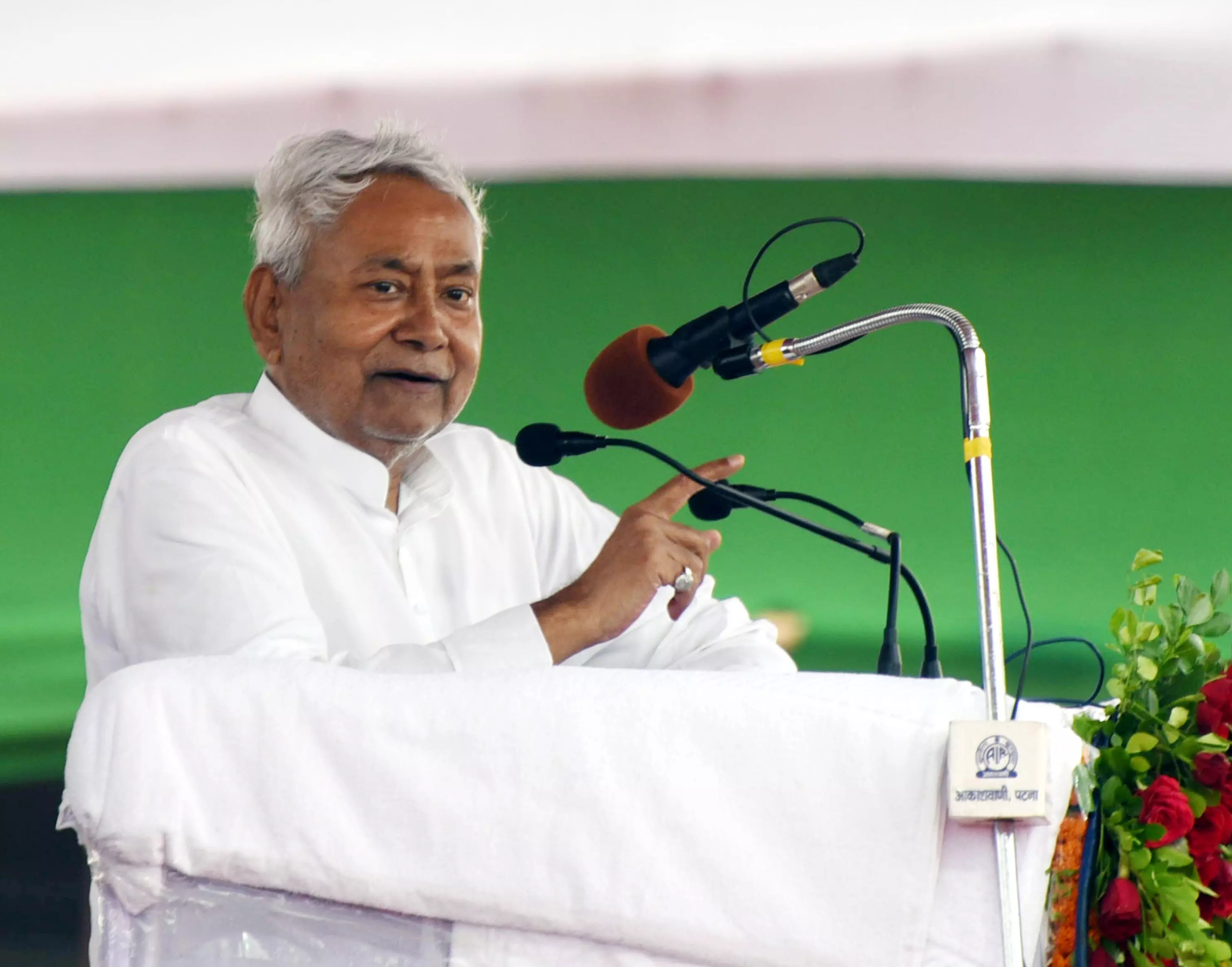 बिहार में ग्राम कचहरी सचिवों को बड़ा तोहफा! 6 से सीधे 12 हज़ार रुपये मानदेय की तैयारी; CM नीतीश देंगे चुनावी गिफ्ट बिहार में ग्राम कचहरी सचिवों को बड़ा तोहफा! 6 से सीधे 12 हज़ार रुपये मानदेय की तैयारी; CM नीतीश देंगे चुनावी गिफ्ट