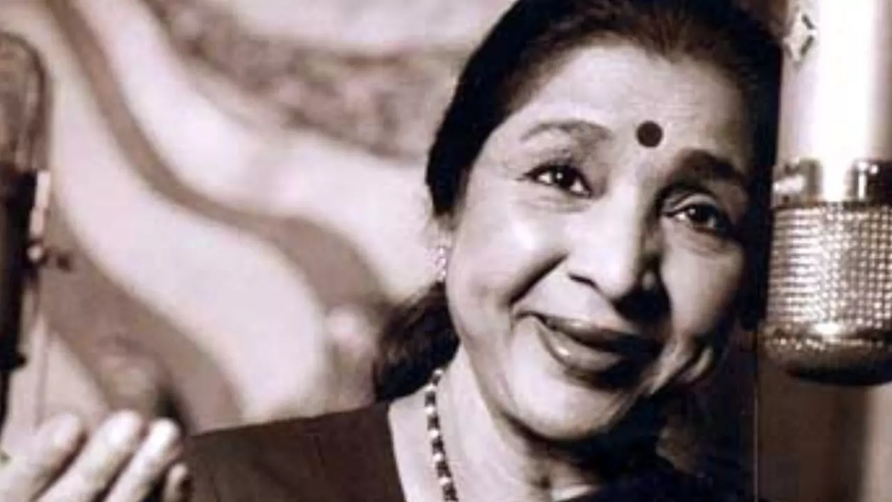 सोशल मीडिया में Asha Bhosle की मौत का हल्ला! Viral दावों पर बेटे ने बताई सच्चाई
