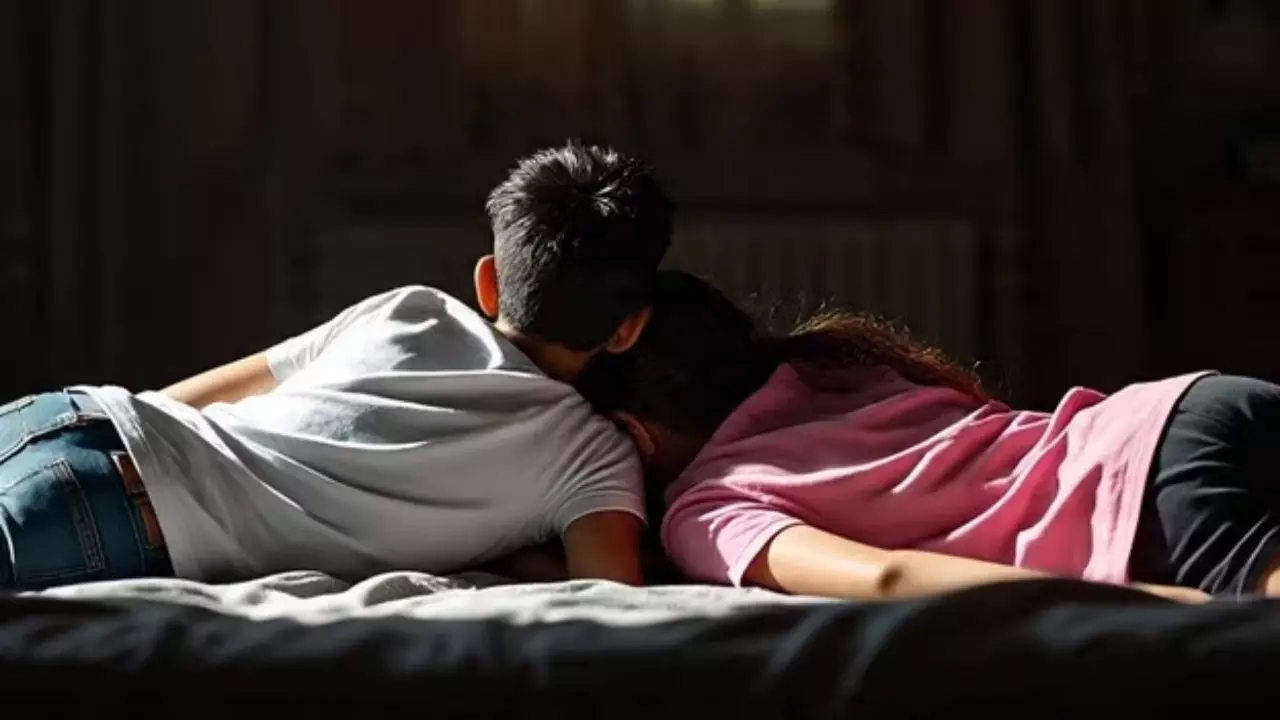 पापा से मिलने जा रही हूं, पहुंची BF के Room फिर सेक्स के बाद ब्लीडिंग और नाबालिग लड़की की दर्दनाक मौत