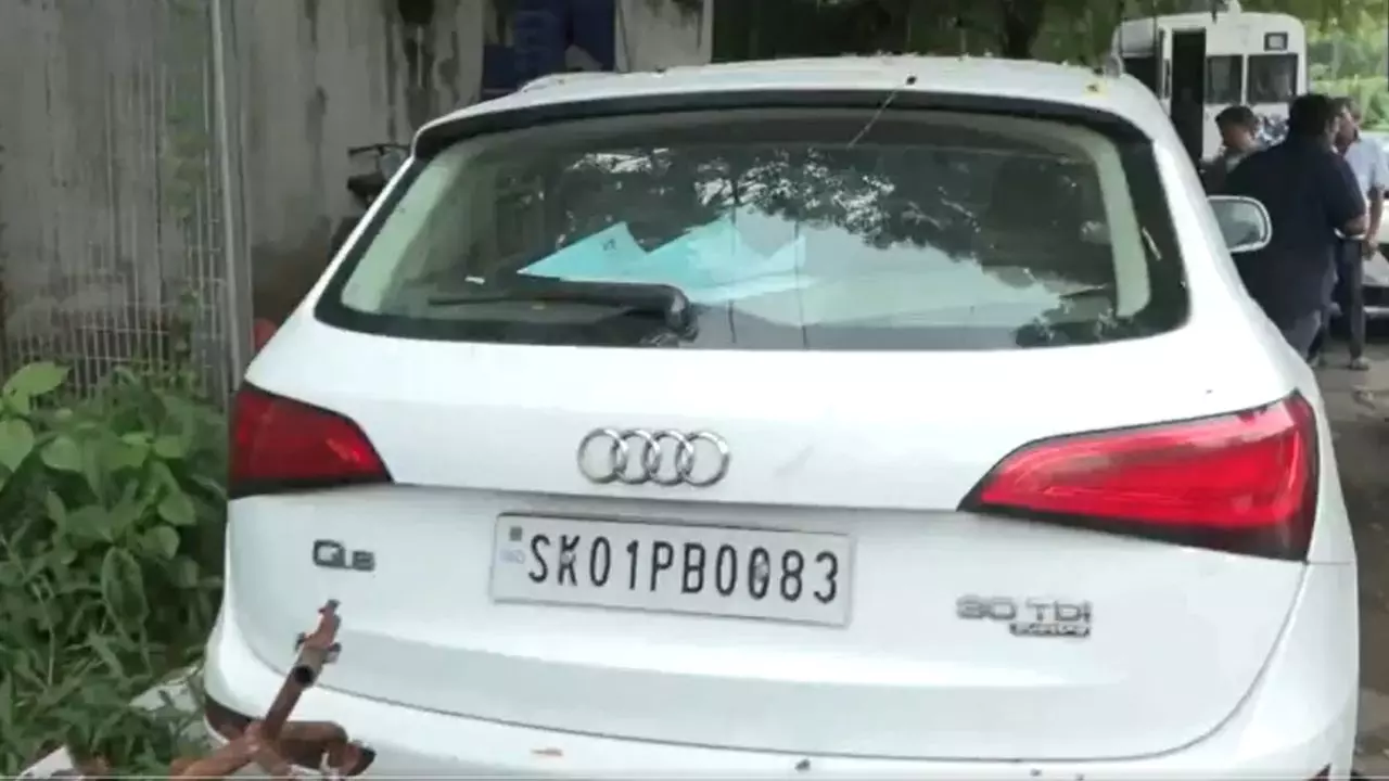 दिल्ली में नशे की रफ्तार ने रौंदी ज़िंदगी! ऑडी ने फुटपाथ पर सो रहे 5 लोगों को कुचला, बच्ची समेत 3 की हालत गंभीर