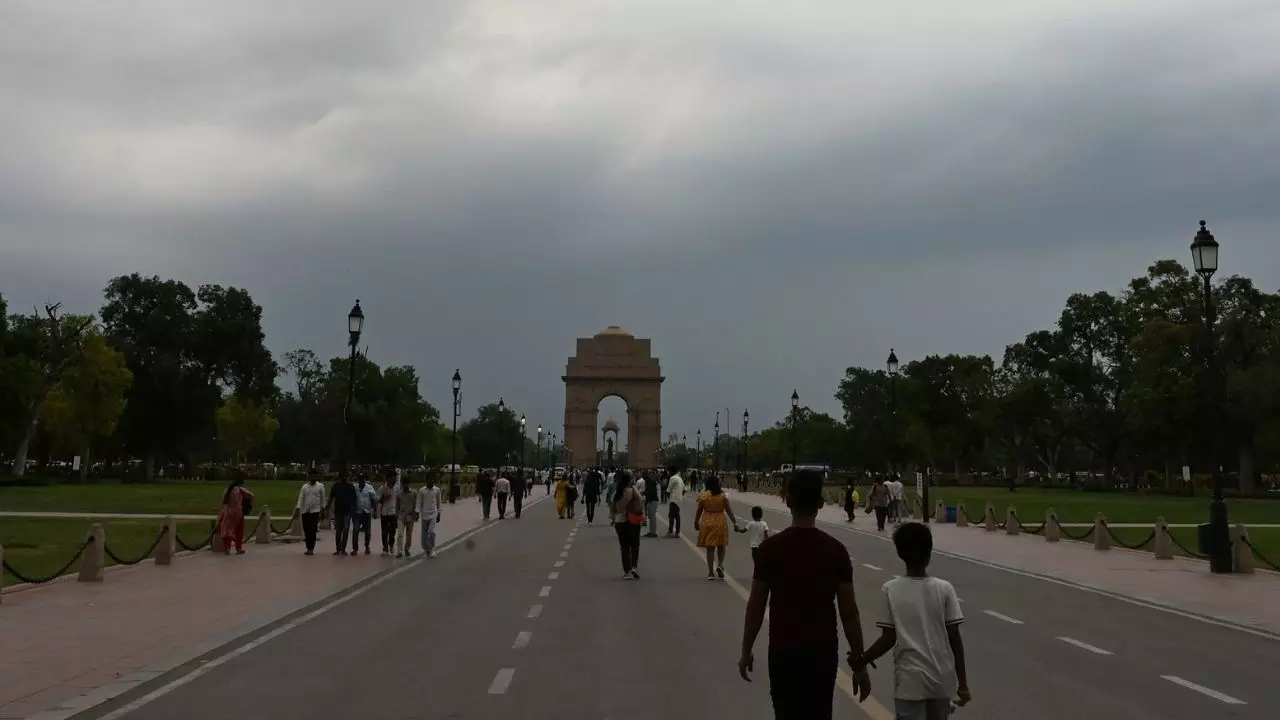 दिल्ली-NCR में अगले दो दिनों तक बारिश का रेड अलर्ट, मौसम विभाग ने इन 6 राज्यों के लिए जारी की चेतावनी दिल्ली-NCR में अगले दो दिनों तक बारिश का रेड अलर्ट, मौसम विभाग ने इन 6 राज्यों के लिए जारी की चेतावनी
