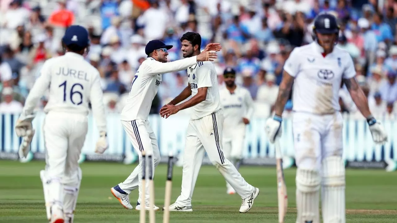 INDvsENG: लॉर्ड्स टेस्ट के चौथे दिन गेंदबाज़ों का क़हर, दोनों टीमों के पास जीतने का मौक़ा; पर पलड़ा किसका भारी? INDvsENG: लॉर्ड्स टेस्ट के चौथे दिन गेंदबाज़ों का क़हर, दोनों टीमों के पास जीतने का मौक़ा; पर पलड़ा किसका भारी?