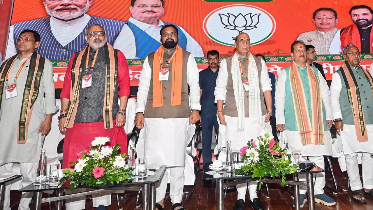 SIR से बीजेपी को भी क्यों लग रहा डर? मतदाता सूची में गड़बड़ी की आशंका, चुनाव आयोग से संपर्क की तैयारी में बिहार इकाई