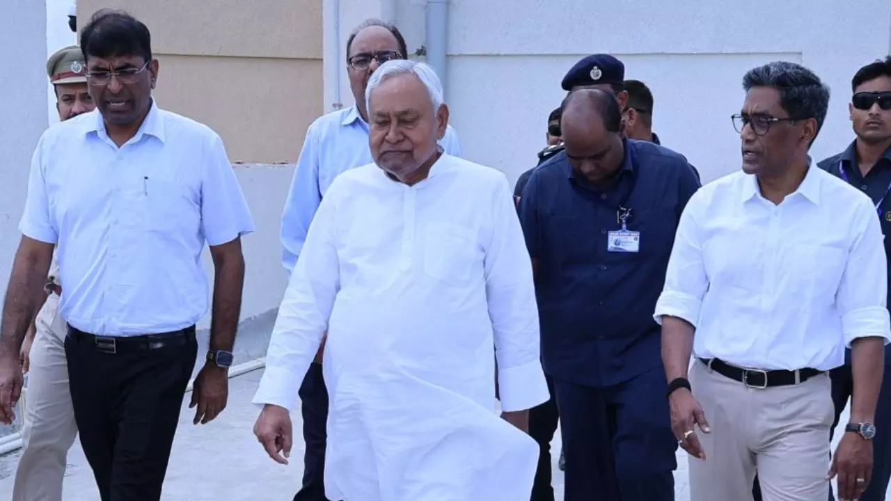 नीतीश सरकार का बड़ा फैसला, अगले पांच साल में 1 करोड़ रोजगार देने का लक्ष्य, मेट्रो और सुरक्षा योजनाओं पर भी मुहर नीतीश सरकार का बड़ा फैसला, अगले पांच साल में 1 करोड़ रोजगार देने का लक्ष्य, मेट्रो और सुरक्षा योजनाओं पर भी मुहर