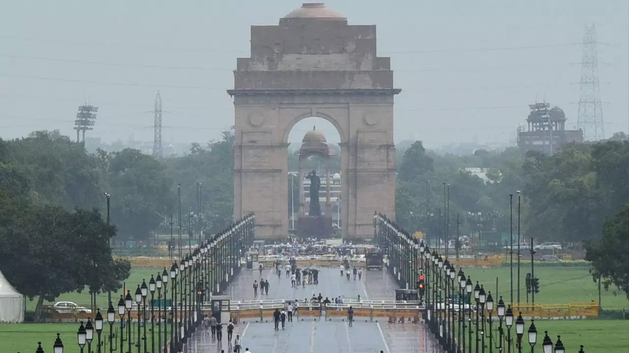 दिल्ली-NCR में पूरे सप्ताह खुशनुमा रहेगा मौसम! IMD ने आज गरज के साथ बारिश का जारी किया अलर्ट