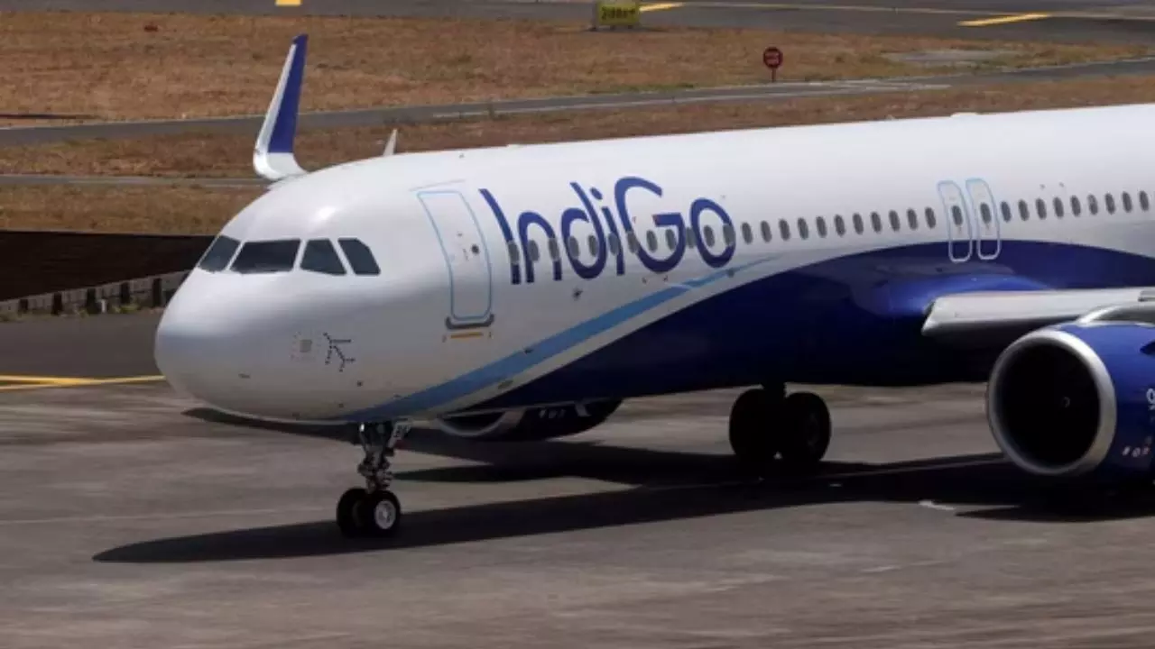 Indigo विमान का इंजन फेल, दिल्ली से गोवा जा रही फ्लाइट की मुंबई में इमरजेंसी लैंडिंग Indigo विमान का इंजन फेल, दिल्ली से गोवा जा रही फ्लाइट की मुंबई में इमरजेंसी लैंडिंग