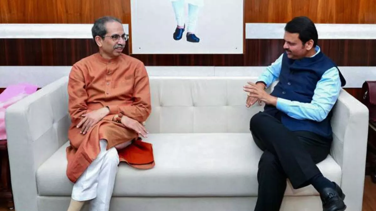 हम नहीं आएंगे, आप आ जाइए... फडणवीस के ऑफर के बाद मिलने पहुंचे उद्धव ठाकरे, क्या बदलने वाला है महाराष्ट्र का सियासी समीकरण? हम नहीं आएंगे, आप आ जाइए... फडणवीस के ऑफर के बाद मिलने पहुंचे उद्धव ठाकरे, क्या बदलने वाला है महाराष्ट्र का सियासी समीकरण?