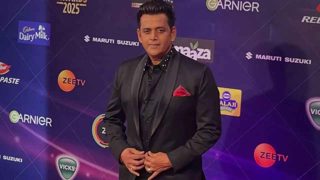सोने से पहले Ravi Kishan क्यों छूते हैं अपनी पत्नी प्रीति के पैर, Kapil Sharma के शो में हुआ खुलासा सोने से पहले Ravi Kishan क्यों छूते हैं अपनी पत्नी प्रीति के पैर, Kapil Sharma के शो में हुआ खुलासा