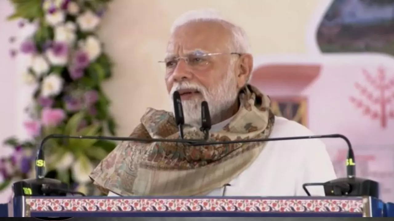 बिहार RJD और कांग्रेस की बेड़ियों से मुक्त... PM मोदी मोतिहारी में विपक्ष पर बरसे, संबोधन की 10 बड़ी बातें बिहार RJD और कांग्रेस की बेड़ियों से मुक्त... PM मोदी मोतिहारी में विपक्ष पर बरसे, संबोधन की 10 बड़ी बातें