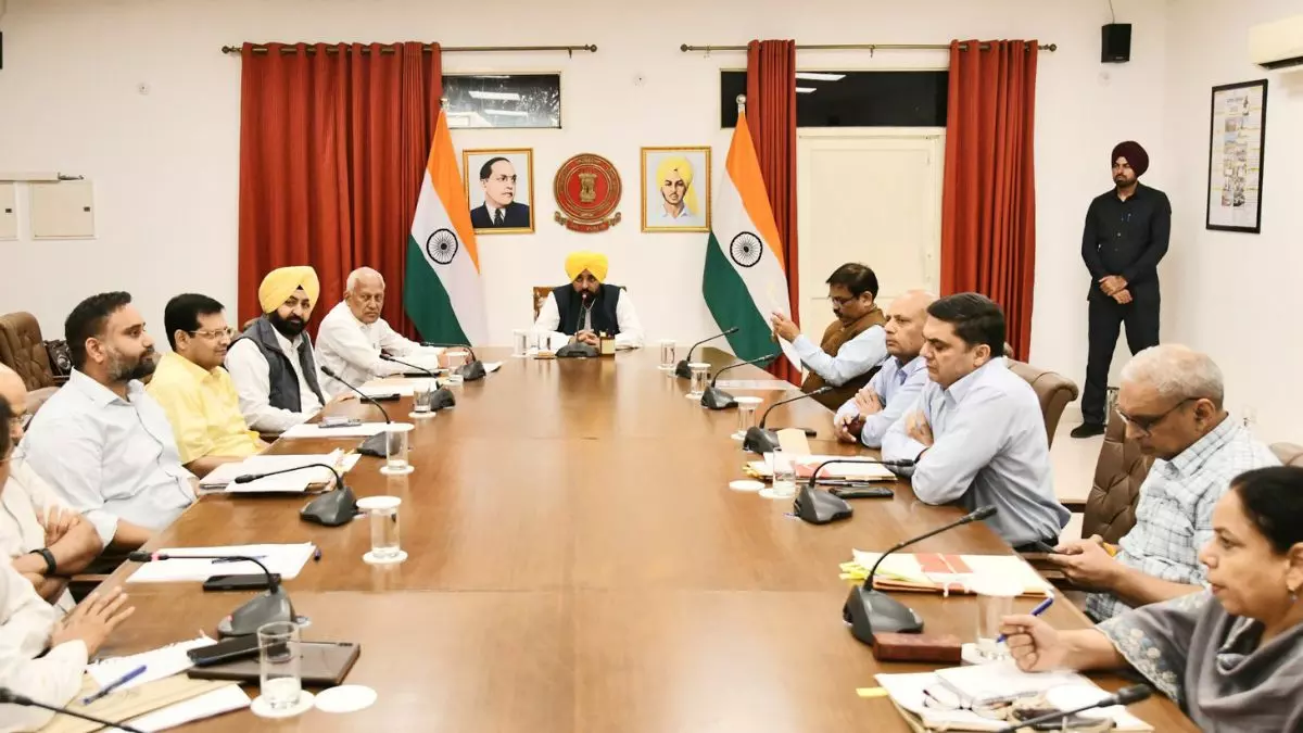 पंजाब में जनगणना 2026 की तैयारी शुरू, जियोरेफरेंसिंग तकनीक से हो रहा सर्वे; 34 लाख कर्मचारियों को दी जा रही ट्रेनिंग पंजाब में जनगणना 2026 की तैयारी शुरू, जियोरेफरेंसिंग तकनीक से हो रहा सर्वे; 34 लाख कर्मचारियों को दी जा रही ट्रेनिंग