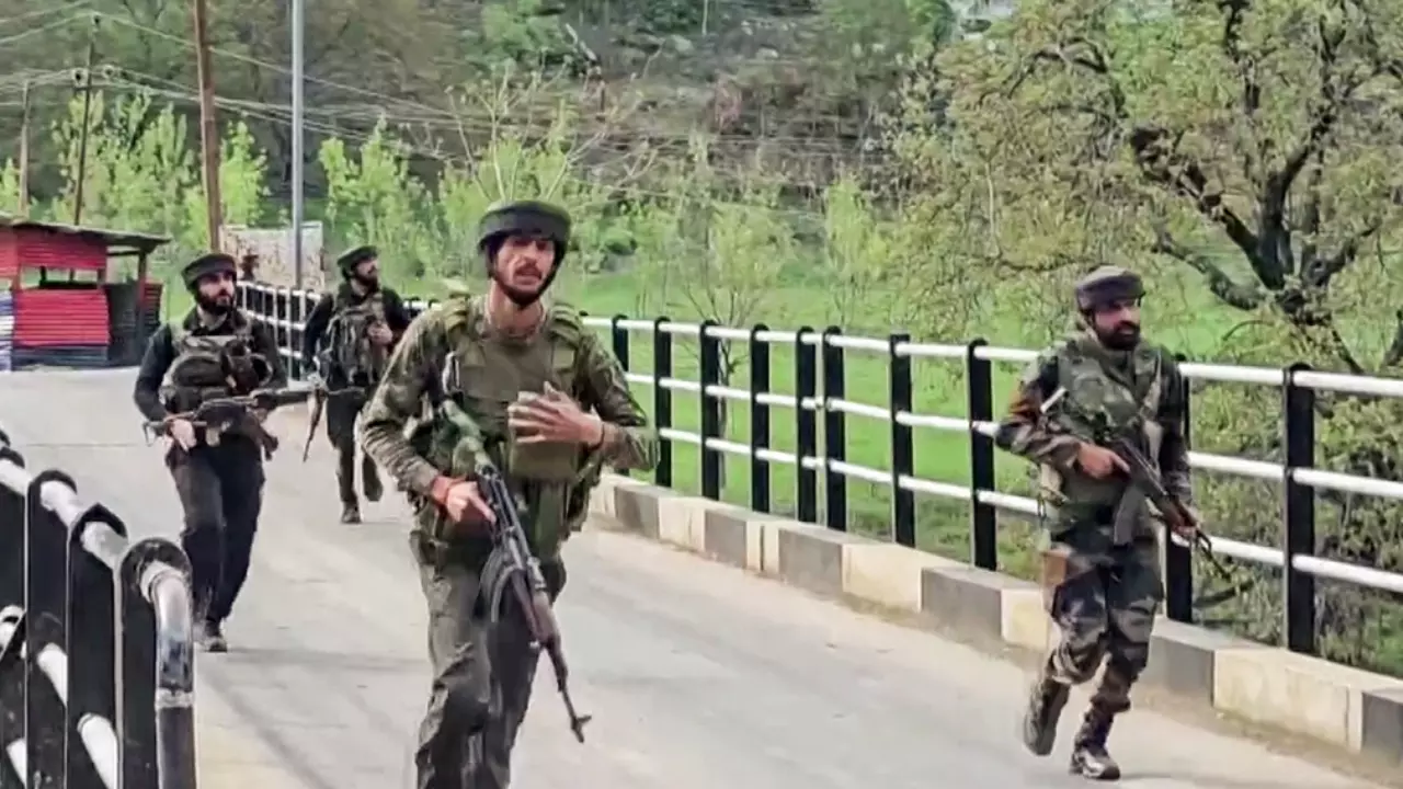 भारत विरोधी TRF पर अमेरिका की कार्रवाई से पाकिस्तान के हाथ-पैर फूले, अलापने लगा जम्मू-कश्मीर का राग