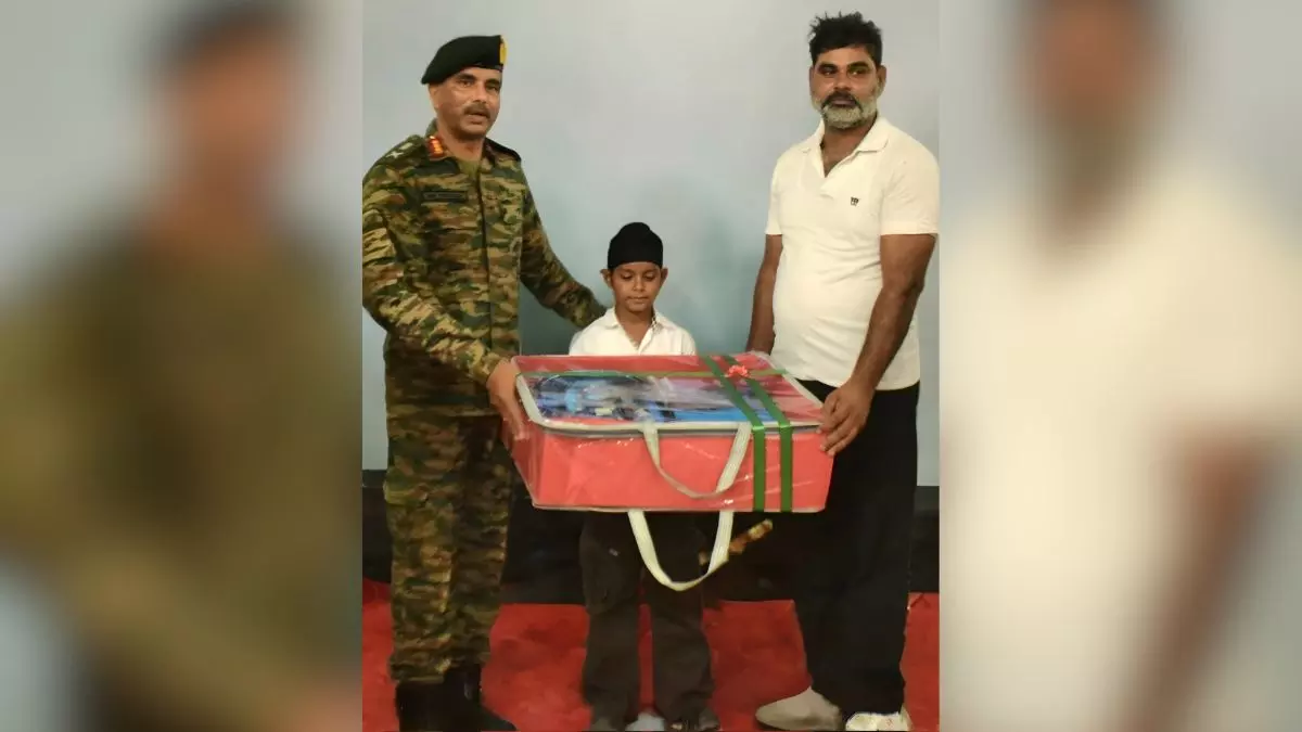 ऑपरेशन सिंदूर का ‘नन्हा हीरो’: पंजाब के शवन की बहादुरी को सलाम, सेना उठाएगी पढ़ाई का खर्च; फायरिंग के बीच सैनिकों को पिलाई थी लस्सी