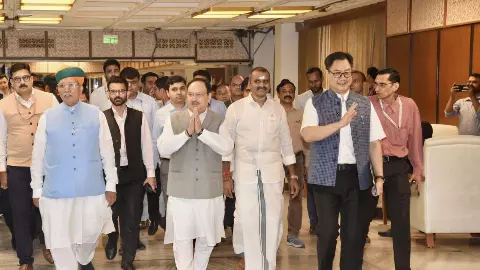 वंदे मातरम् पर आने वाला है बड़ा फैसला? केंद्र सरकार राष्ट्रीय गीत के लिए प्रोटोकॉल बनाने पर कर रही तैयारी