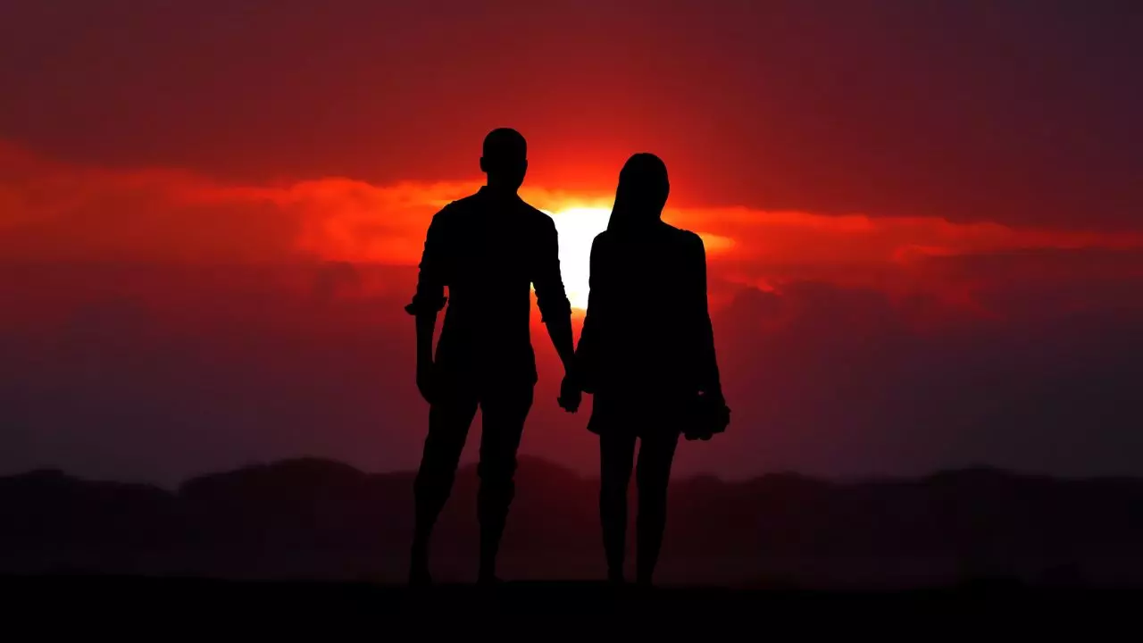 मैं अपने प्रेमी के साथ ही रहूंगी... 4 बच्चों की मां का भांजे के साथ इश्क, घर छोड़कर बसाया नया संसार