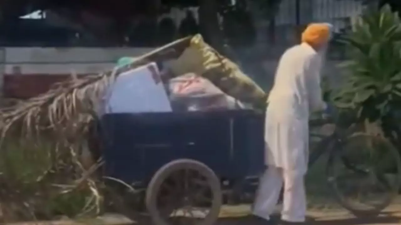रिटायर्ड DGP का अनोखा काम, झाड़ू से रोजाना करते हैं सड़के साफ, आनंद महिंद्रा ने भी की तारीफ