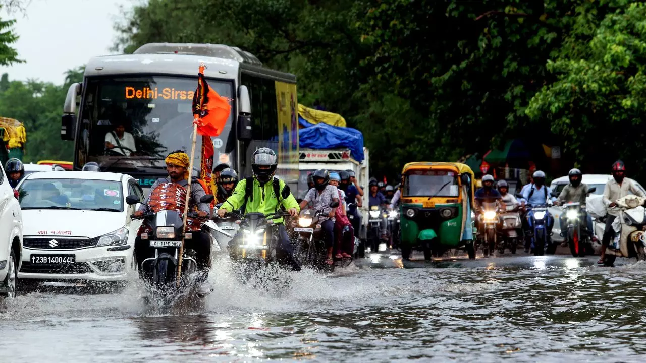 दिल्ली-NCR में पूरे सप्ताह जारी रहेगा रुक-रुककर बारिश का सिलसिला! IMD ने उत्तर से पश्चिम भारत के लिए जारी किया अलर्ट दिल्ली-NCR में पूरे सप्ताह जारी रहेगा रुक-रुककर बारिश का सिलसिला! IMD ने उत्तर से पश्चिम भारत के लिए जारी किया अलर्ट