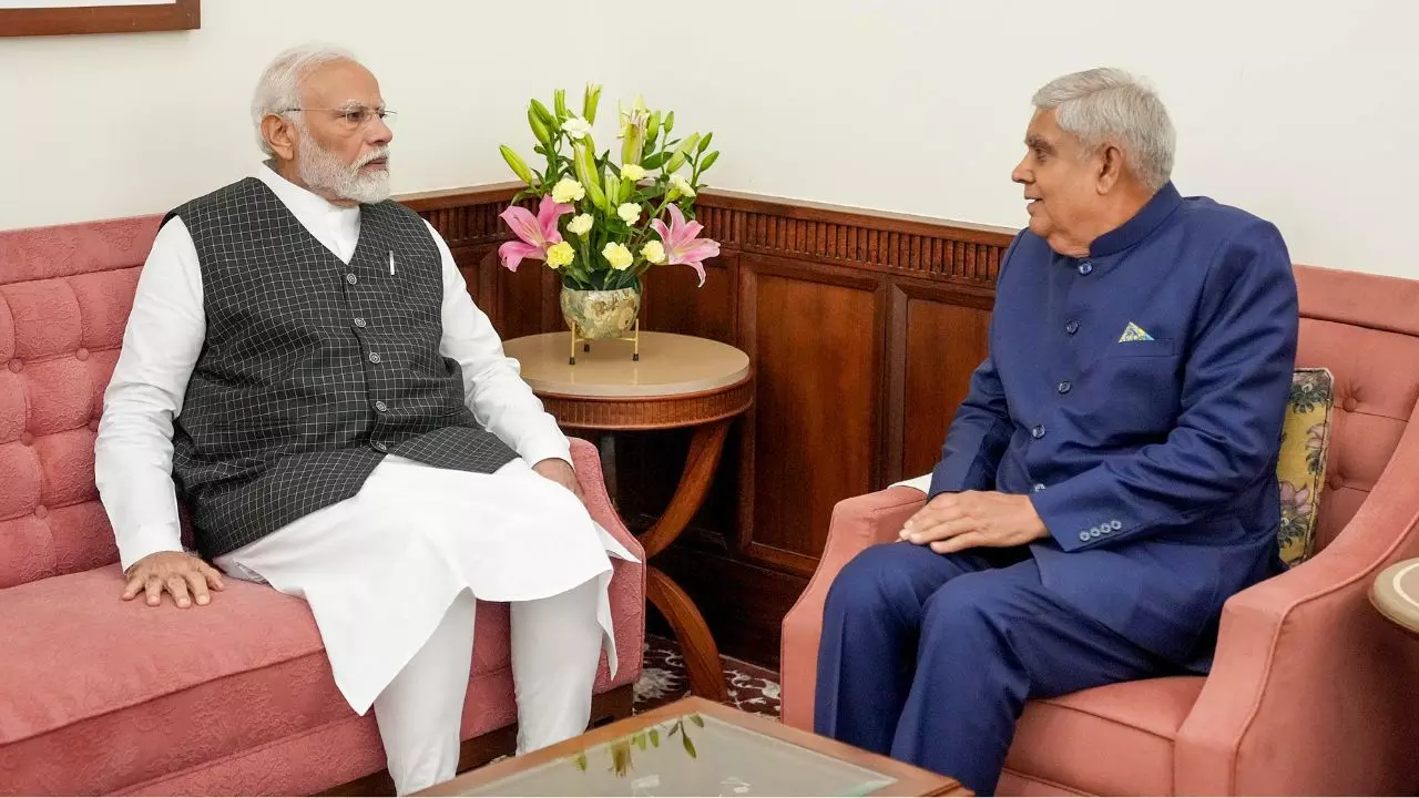 जगदीप धनखड़ के इस्तीफे पर पीएम मोदी के अलावा सारे मंत्रियों ने क्यों साधी चुप्पी? क्या अंदर ही अंदर कुछ चल रहा है? जगदीप धनखड़ के इस्तीफे पर पीएम मोदी के अलावा सारे मंत्रियों ने क्यों साधी चुप्पी? क्या अंदर ही अंदर कुछ चल रहा है?