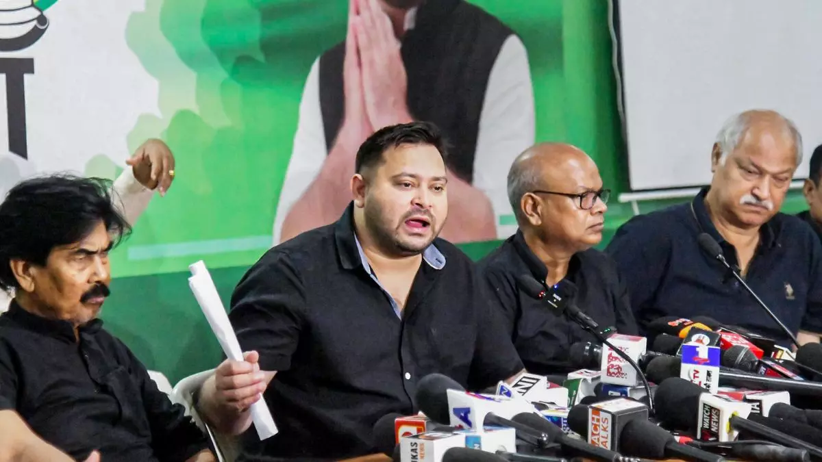 क्या बिहार चुनाव का होगा बहिष्कार? तेजस्वी यादव बोले- BJP के इशारे पर काम कर रहा EC