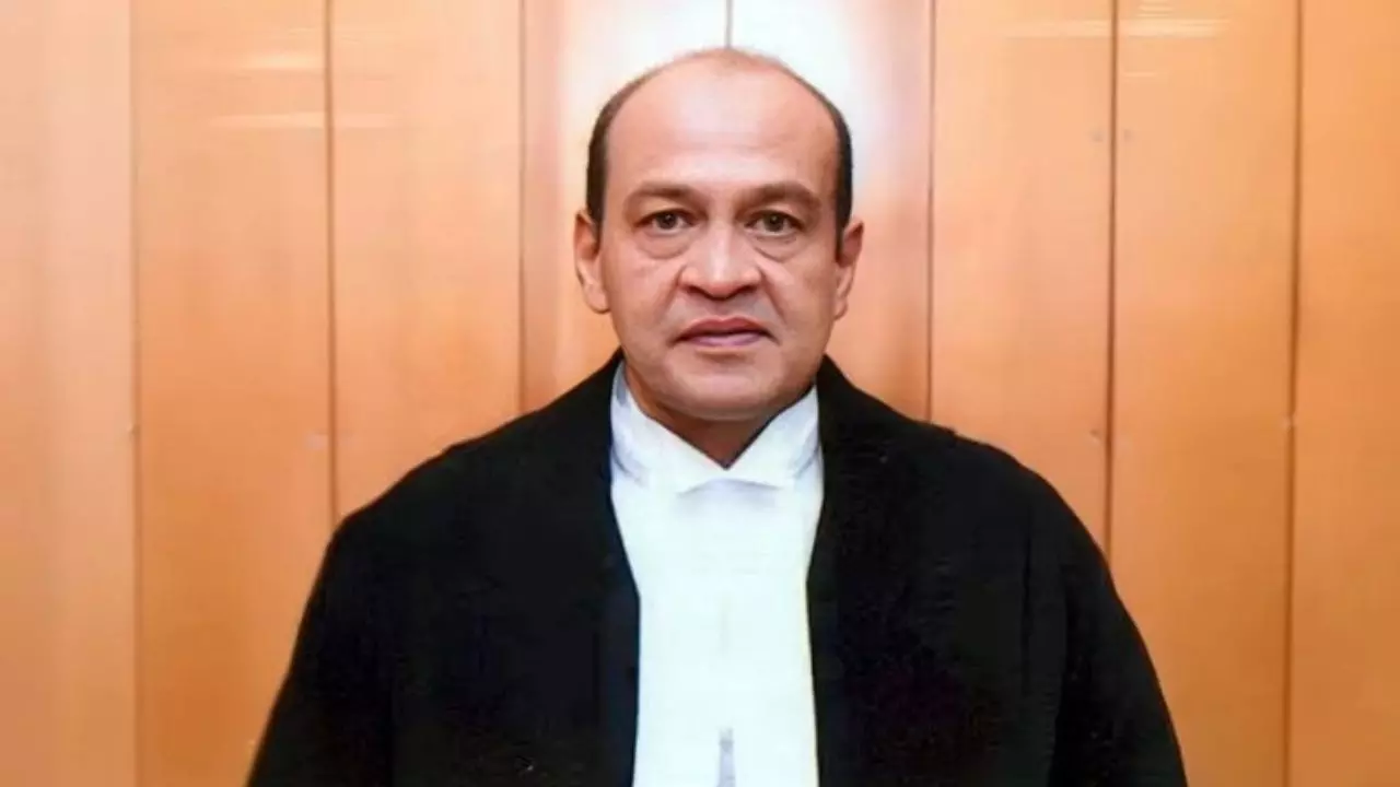 100+ सांसदों का समर्थन, फिर भी महाभियोग प्रस्ताव नामंज़ूर! आखिर क्यों बच गए जस्टिस वर्मा? अब बवाल होना तय