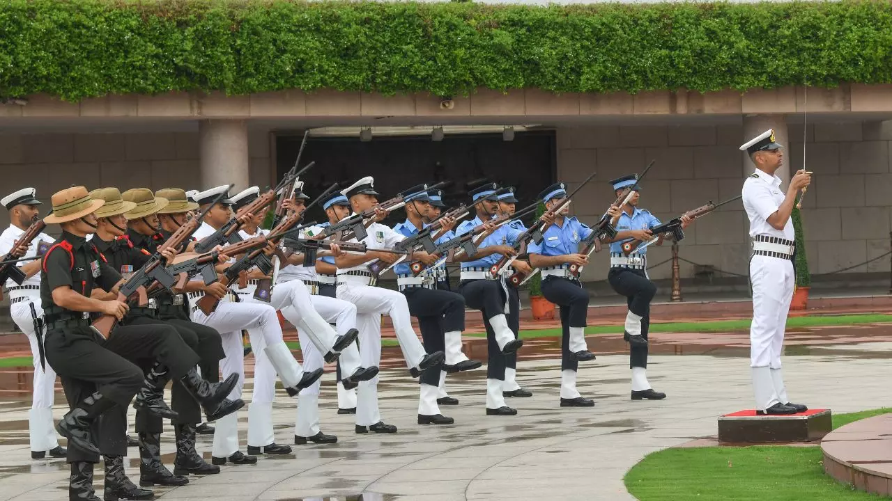 डिजिटल-श्रद्धांजलि पोर्टल से लेकर इंडस व्यू प्वॉइंट तक... Kargil Vijay Diwas पर सेना की बड़ी तैयारी डिजिटल-श्रद्धांजलि पोर्टल से लेकर इंडस व्यू प्वॉइंट तक... Kargil Vijay Diwas पर सेना की बड़ी तैयारी