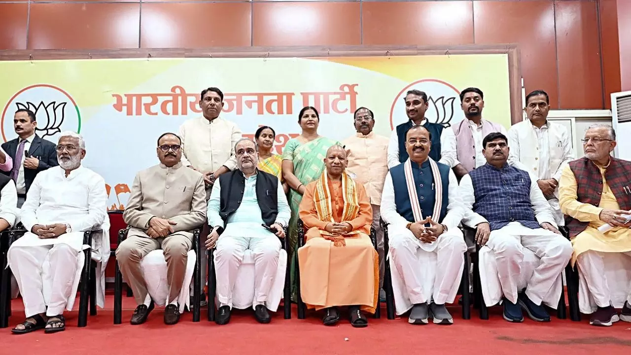 यूपी बीजेपी का अध्‍यक्ष चुनने में योगी आदित्यनाथ की कितनी चलेगी? ये 6 नाम हैं रेस में...