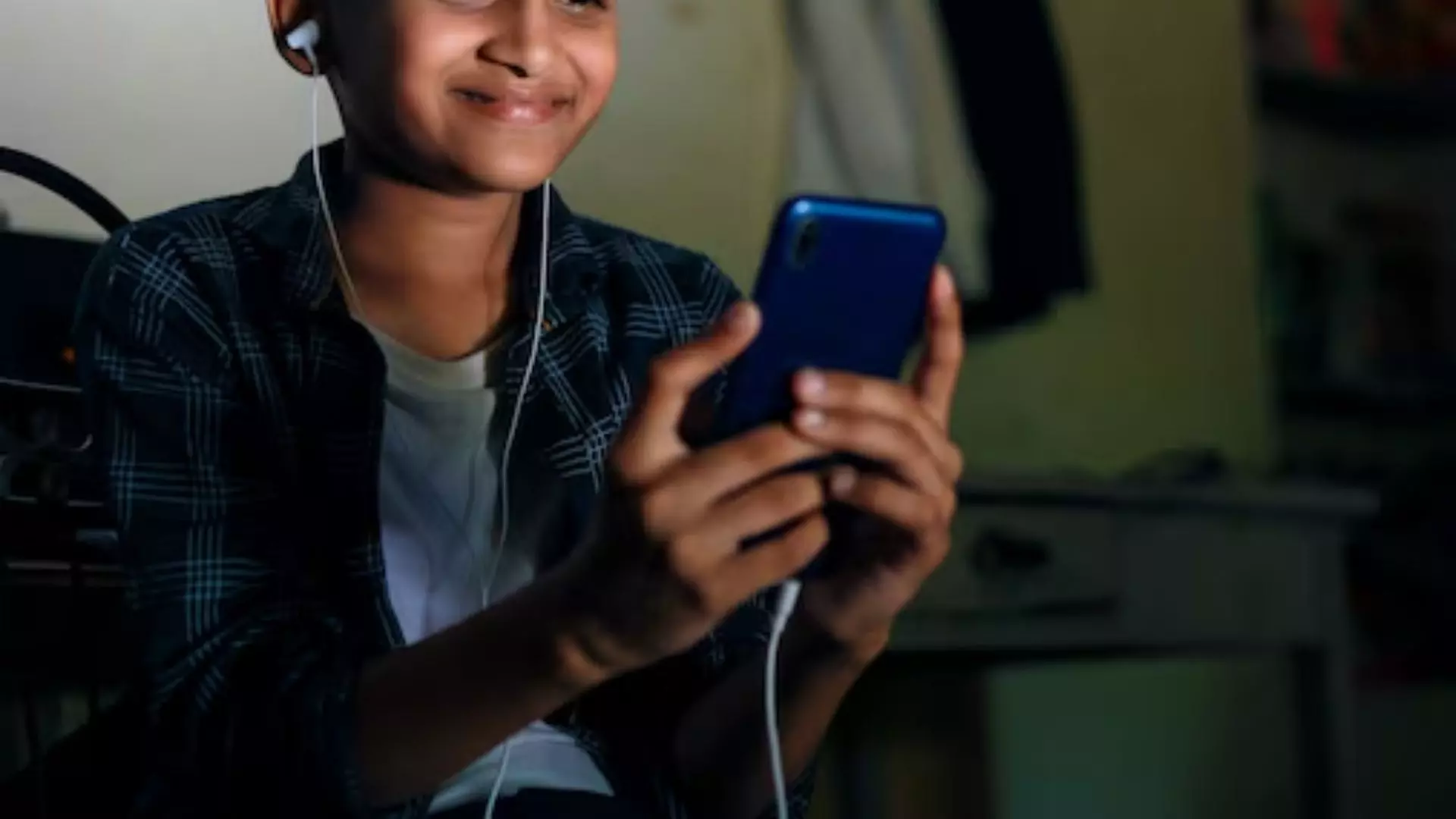 इंटरनेट, सोशल मीडिया और टीवी छीन रही बच्चों की मासूमियत, IQ को लेकर इलाहाबाद हाईकोर्ट ने क्या कहा?