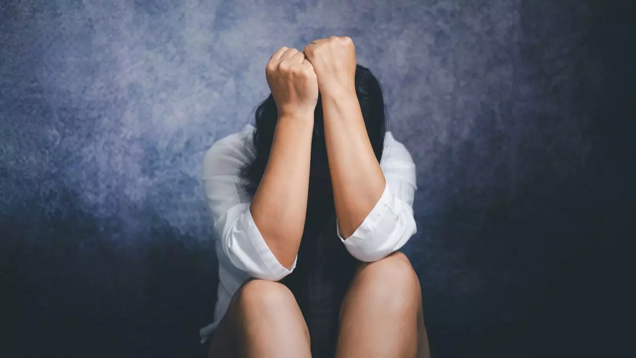 सैलून से घर लौट रही थी नाबालिग... किडनैप कर चलती कार में किया रेप, घर आकर मां से कहा... सैलून से घर लौट रही थी नाबालिग... किडनैप कर चलती कार में किया रेप, घर आकर मां से कहा...
