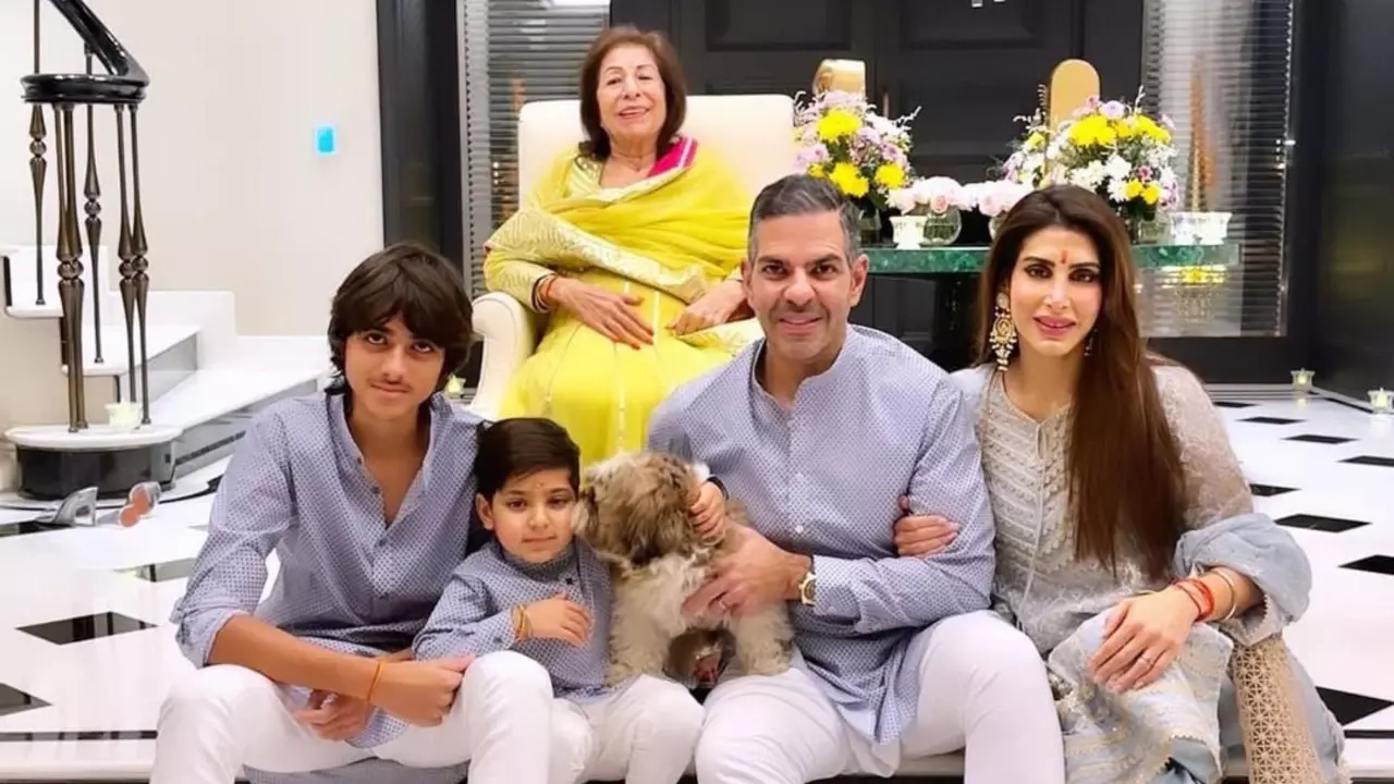 Sanjay Kapur की मां रानी कपूर का आरोप, कहा- बेटे की मौत के बाद फैमिली बिज़नेस को छीनने की हो रही कोशिश