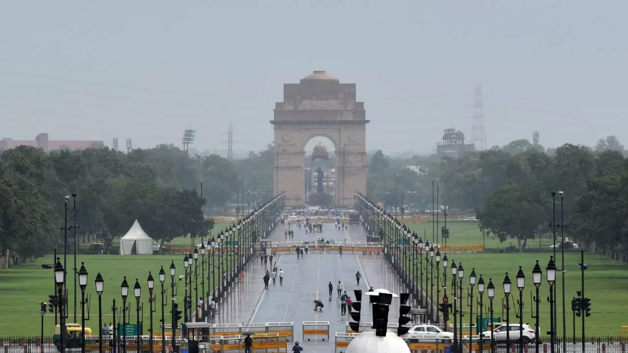 दिल्ली वालों को उमस भरी गर्मी से मिलेगी राहत! मौसम विभाग ने हवा के साथ बारिश का जारी किया अलर्ट