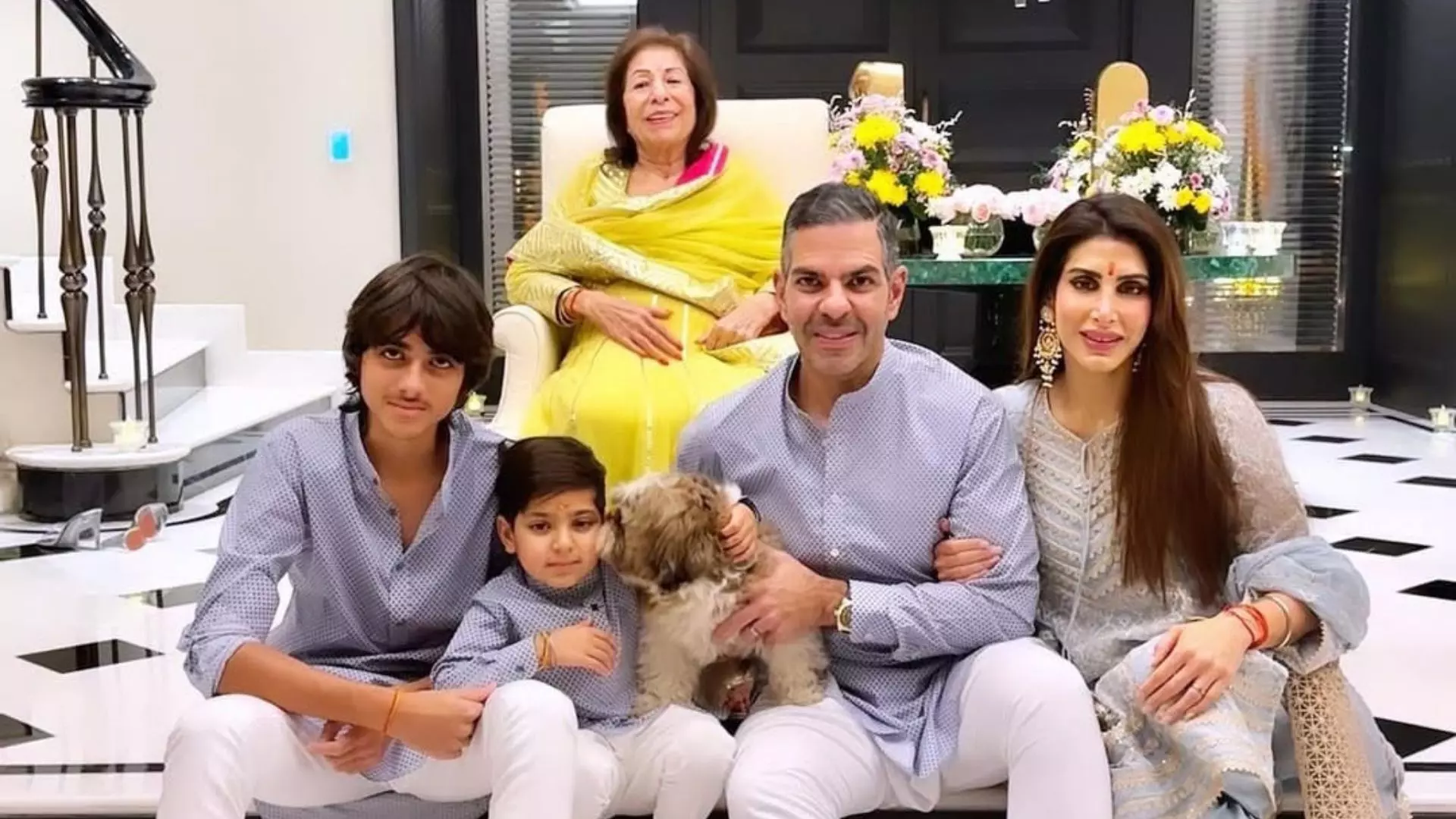 Sanjay Kapur की मां रानी कपूर का आरोप, कहा- बेटे की मौत के बाद फैमिली बिज़नेस को छीनने की हो रही कोशिश