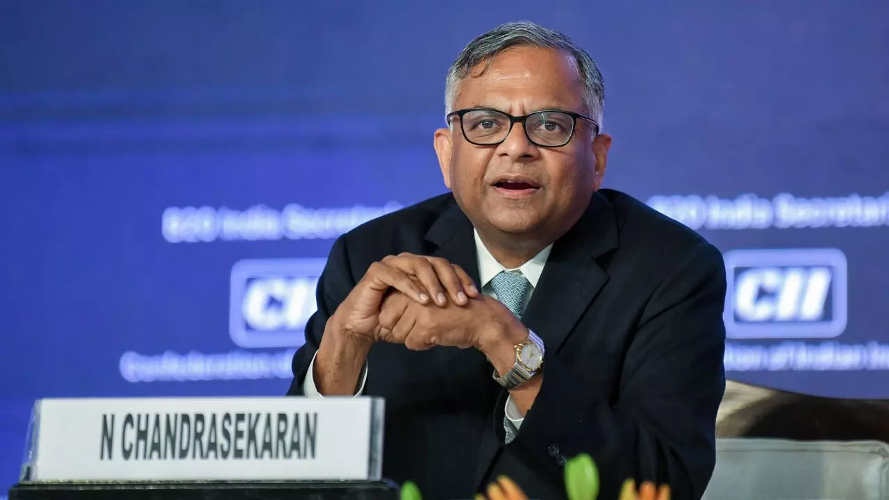 वाह रे टाटा ग्रुप! 12000 कर्मचारियों को निकालने वाले TCS के चेयरमैन की सैलरी 155 करोड़ रुपये