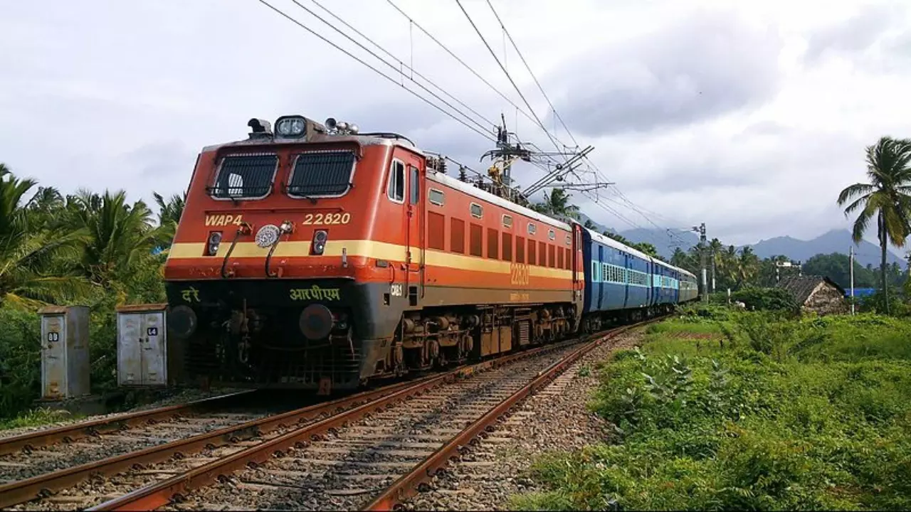 VIP नहीं, ट्रेन का जनरल डिब्बा है असली हीरो! 5 साल में 2187 करोड़ यात्रियों ने की सवारी