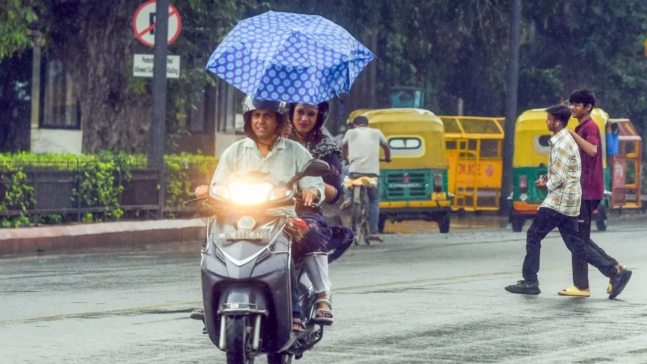 दिल्ली-NCR वालों भीगने को तैयार हो जाओ! मौसम विभाग ने 3 अगस्त तक जारी किया बारिश का अलर्ट, यहां भी बरसेंगे बादल