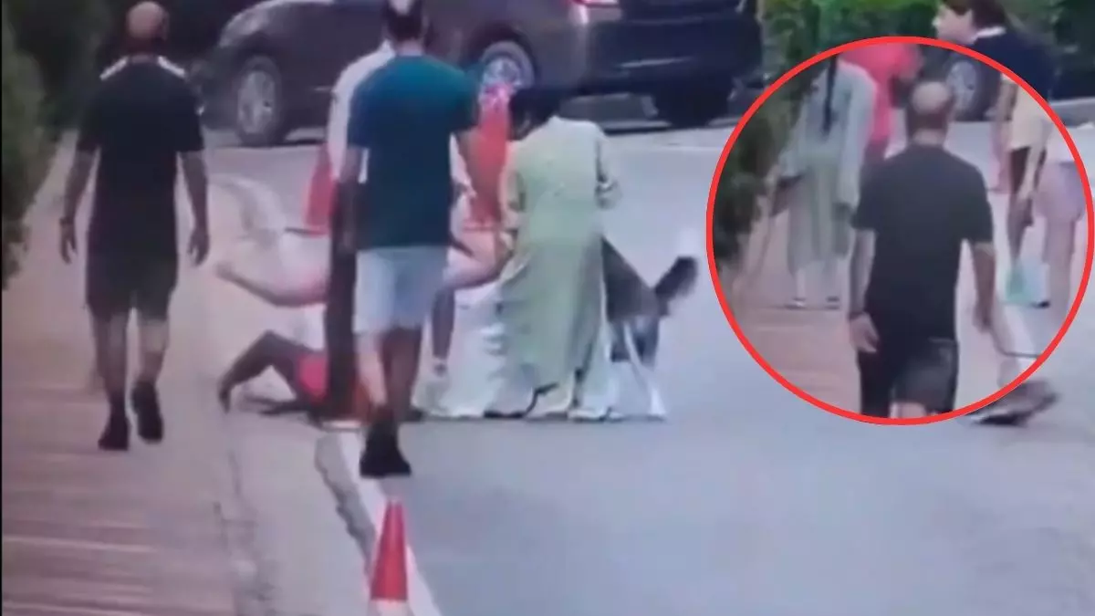 चेन से बंधा था कुत्ता, अचानक महिला पर कर दिया हमला; वीडियो हो रहा वायरल