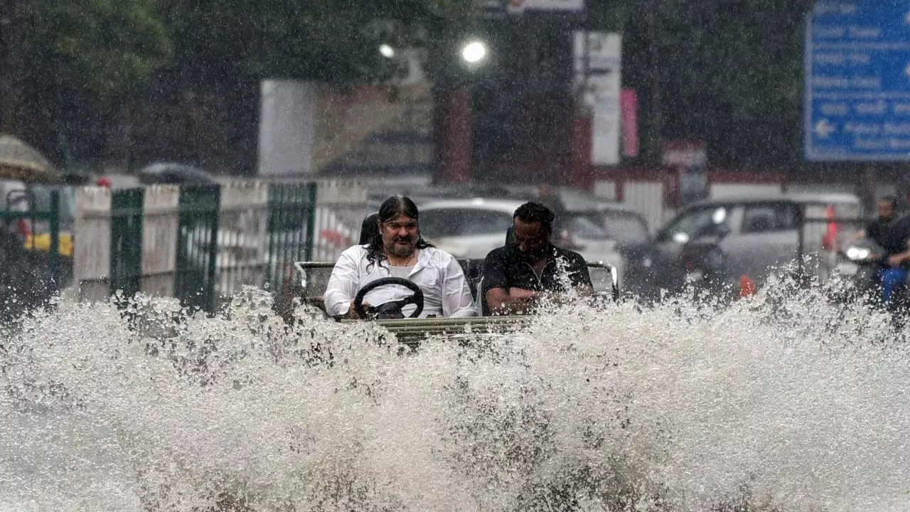 दिल्ली-NCR में आज भारी बारिश का अलर्ट, मौसम विभाग ने इन राज्यों को भी दी चेतावनी, जानें अपडेट