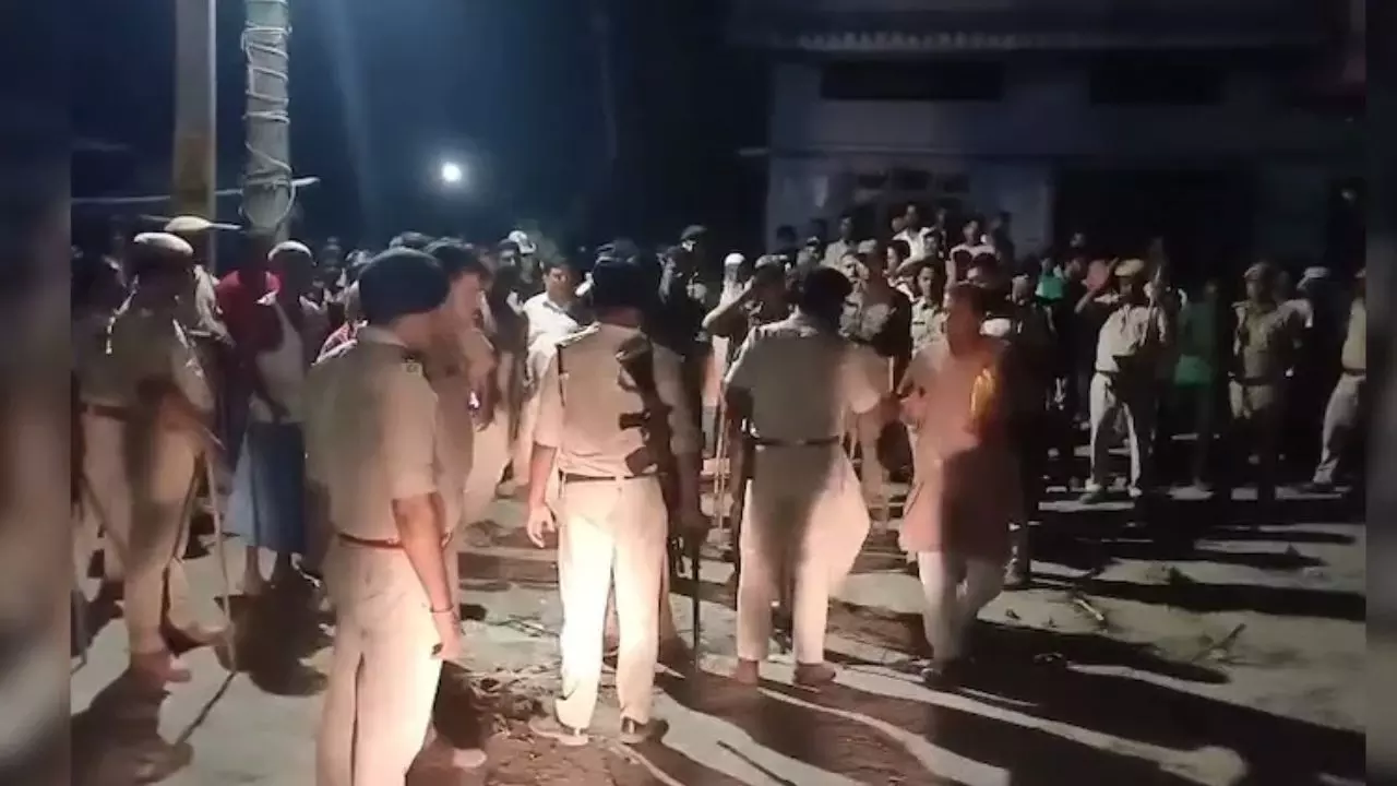 बिहार के मुजफ्फरपुर में  महावीरी झंडा जुलूस के दौरान किसने फेंके पत्थर? जमकर हुआ बवाल, SHO समेत 24 घायल