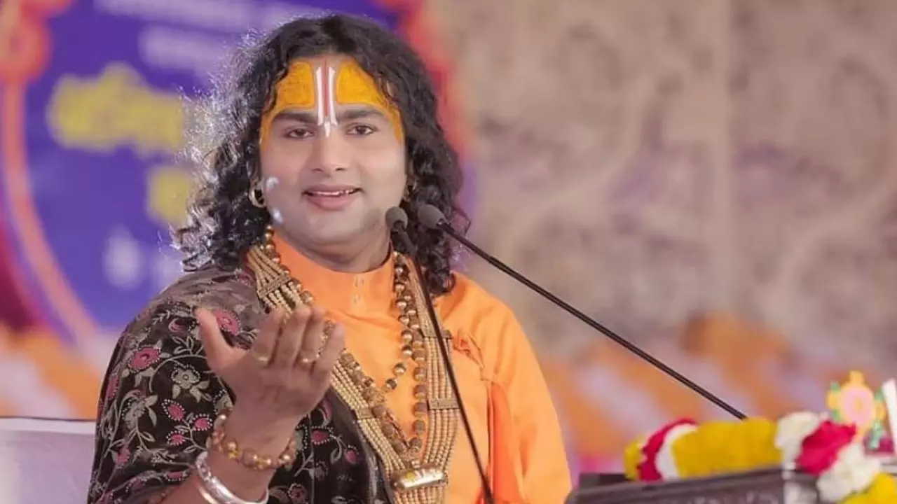 सुनना चाहती हैं सती-सावित्री... अब Aniruddhacharya ने लिव- इन रिलेशन में रहने वाली लड़कियों को बताया वैश्या- Video Viral