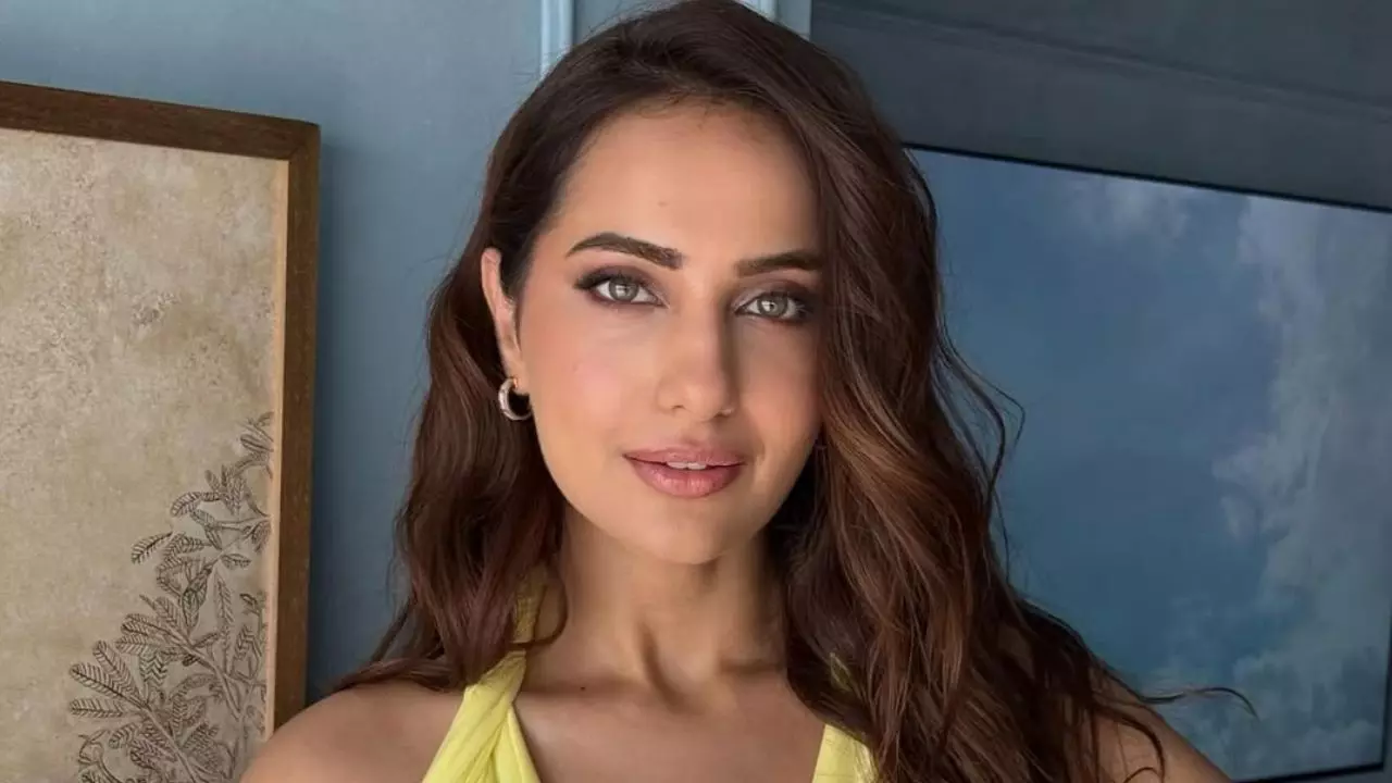 क्या घिनौनापन है? कॉमेडियन Kaviraj Singh ने कह दिया सेक्‍स वर्कर, गुस्‍से में लाल हुई इन्फ्लुएंसर Kusha Kapila