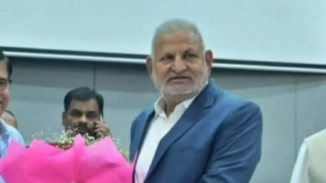 क्या गजब तमाशा! विधानसभा में रमी खेलते पकड़े गए कृषि मंत्री, अब हुआ ट्रांसफर, मिल गया खेल मंत्रालय