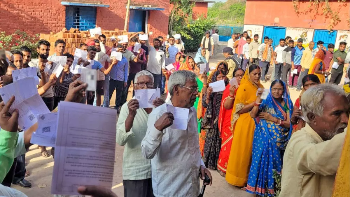 बिहार में 65 लाख मतदाताओं के नाम वोटर लिस्ट से हटे, राजनीतिक दलों ने जताई चिंता; जानिए SIR के पहले ड्राफ्ट की खास बातें