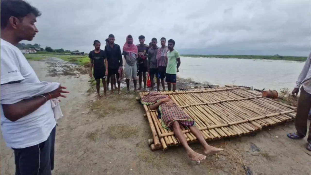 निकले थे चूहा मारने, मिली मौत... साहिबगंज में 31 लोगों से भरी नाव पलटी, एक का शव मिला; तीन अभी भी लापता