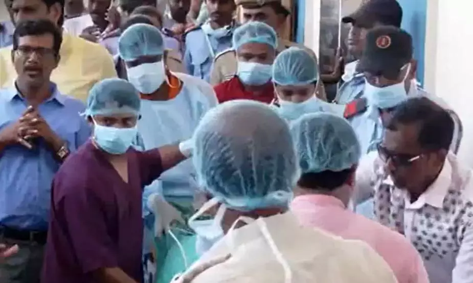 ओडिशा में जलाई गई 15 वर्षीय लड़की ने एम्स दिल्ली में तोड़ा दम, सीएम ने जताया दुख; अबतक क्यों नहीं पकड़े गए आरोपी? ओडिशा में जलाई गई 15 वर्षीय लड़की ने एम्स दिल्ली में तोड़ा दम, सीएम ने जताया दुख; अबतक क्यों नहीं पकड़े गए आरोपी?
