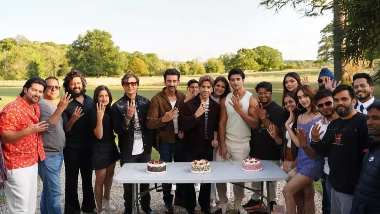 बस थोड़ा ज़्यादा वाइल्ड है....Masti 4 की शूटिंग पूरी, Tusshar Kapoor ने सेट से शेयर की तस्वीरें