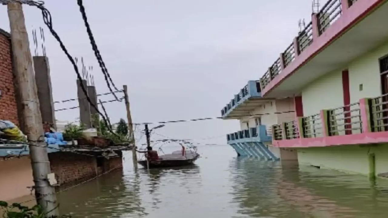 Aaj ki Taaza Khabar;  गंगा- यमुना उफान पर, प्रयागराज में आफत की बारिश! घर-रास्ते-तीर्थ सब डूबे- पढ़ें 3 अगस्त की बड़ी खबरें